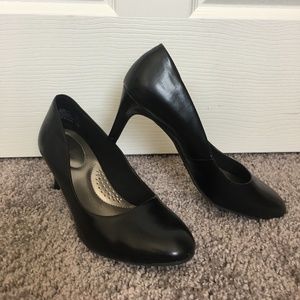 Women’s kitten work heels